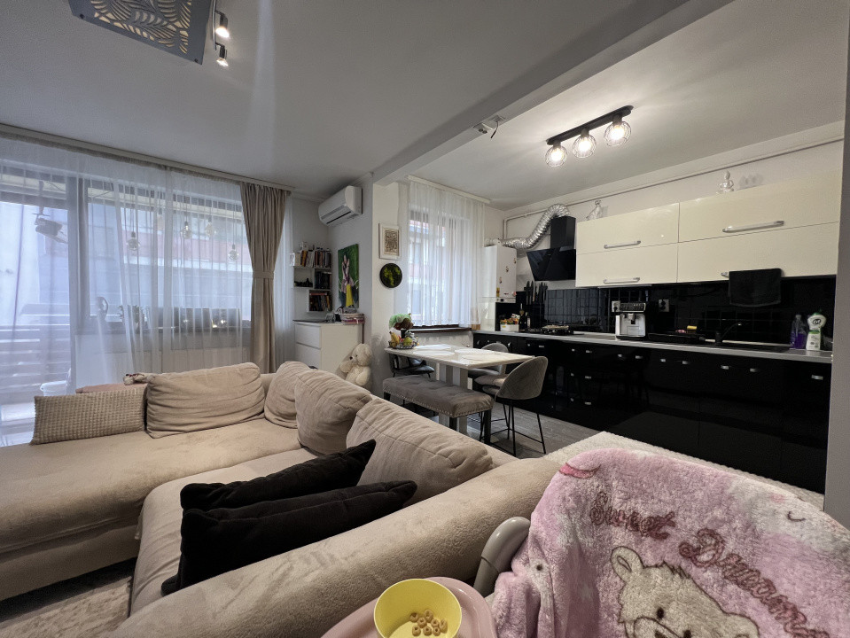 Apartament de 2 camere, 57 mp, boxa, parcare, str Sub Cetate