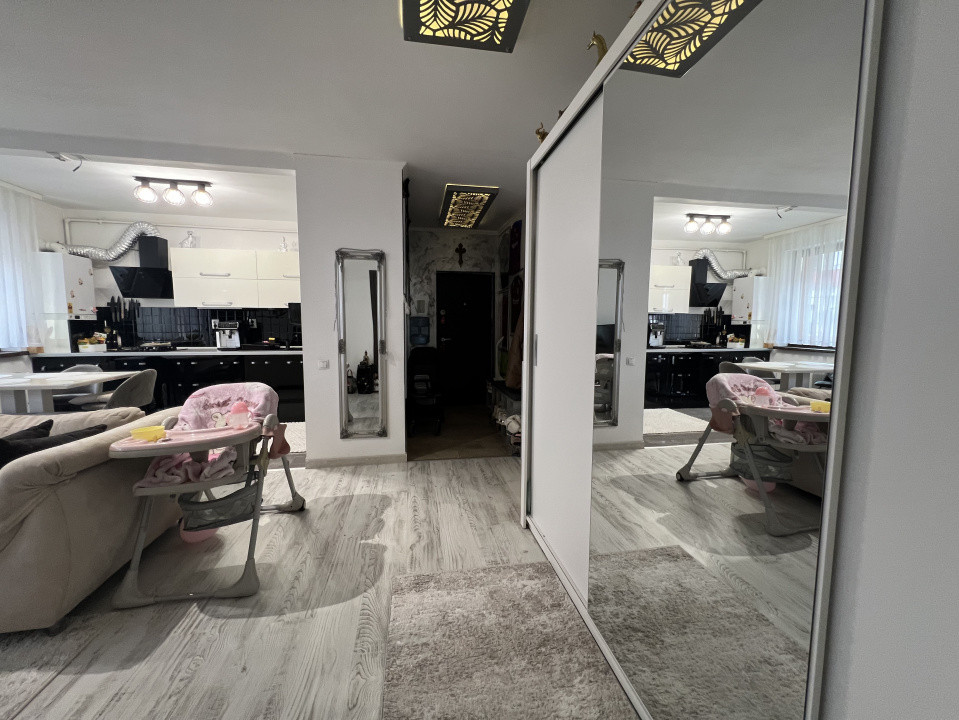 Apartament de 2 camere, 57 mp, boxa, parcare, str Sub Cetate