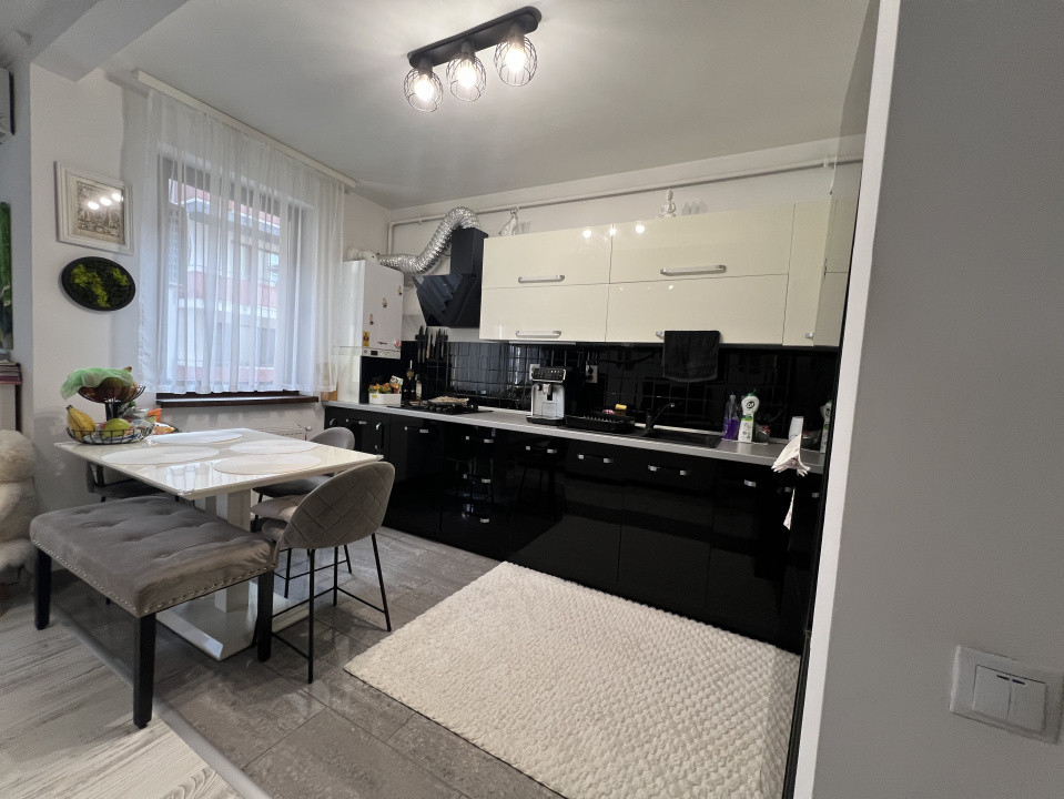 Apartament de 2 camere, 57 mp, boxa, parcare, str Sub Cetate