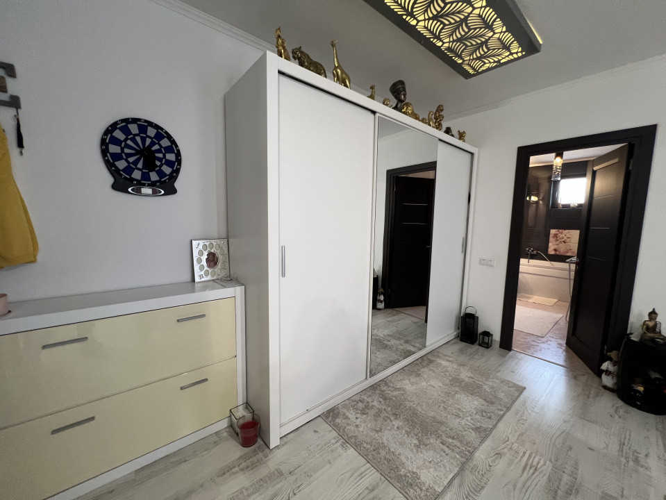 Apartament de 2 camere, 57 mp, boxa, parcare, str Sub Cetate