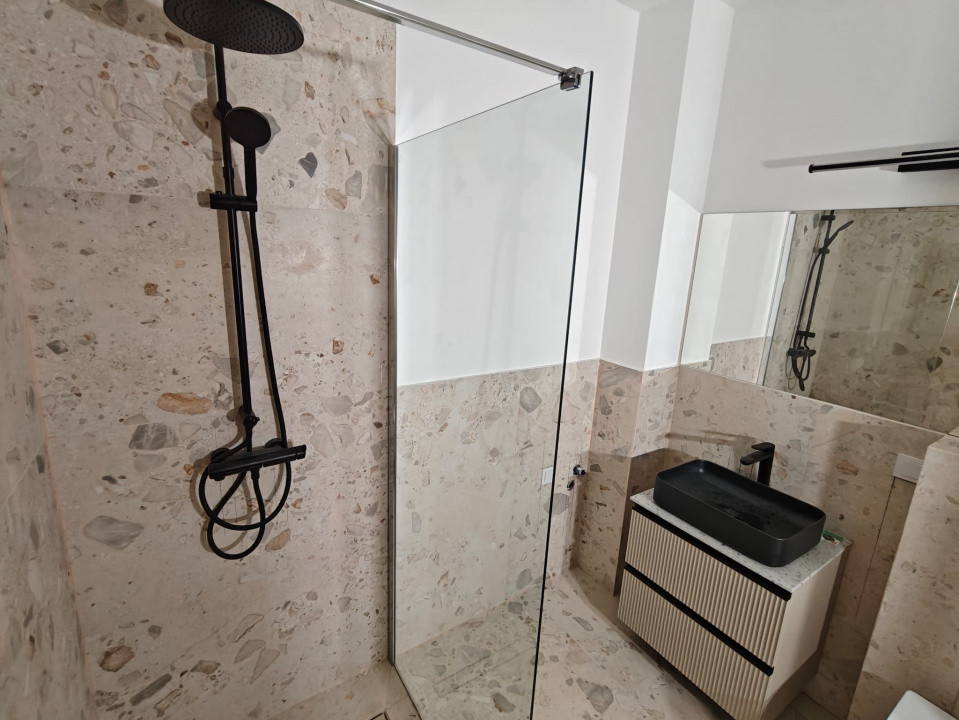 Apartament de 2 camere, 47 mp, parcare, zona Eroilor