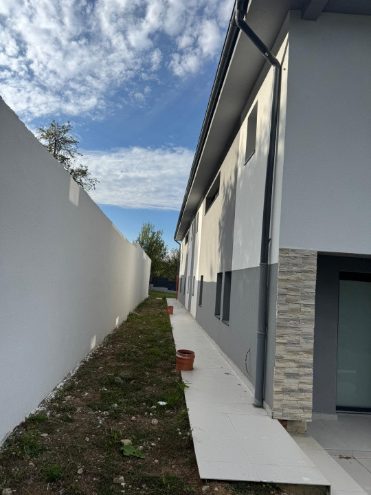 Duplex de 4 camere, 220 mp, 390 mp teren, Feleacu