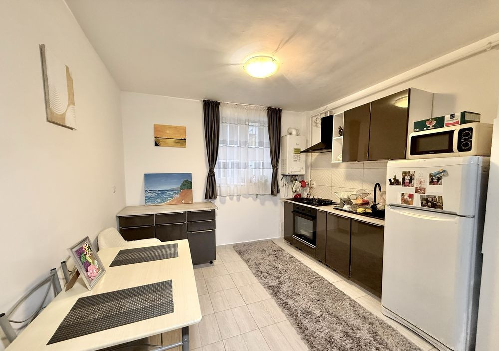 Apartament 3 Camere, 60mp, Parcare, Zona Sesul de Sus