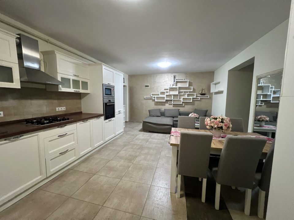 Apartament cochet de 3 camere, 61 mp, parcare, str Florilor