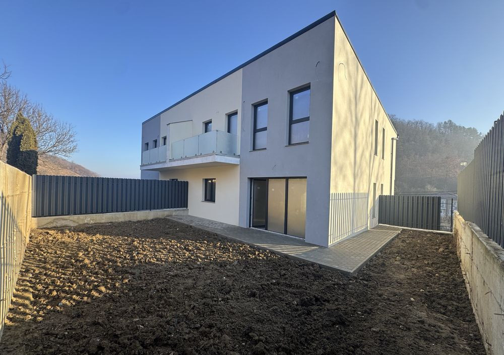 Duplex de 4 camere, 190 mp, garaj,  Tauti