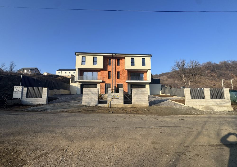 Duplex de 4 camere, 190 mp, garaj,  Tauti