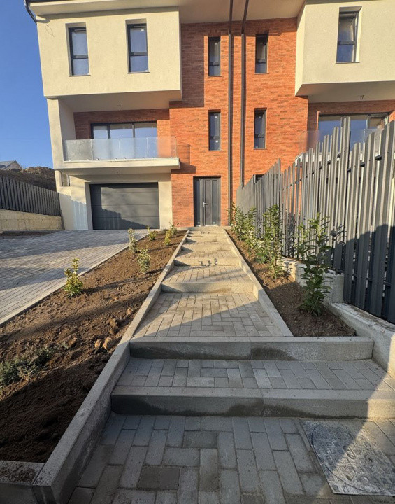 Duplex de 4 camere, 190 mp, garaj,  Tauti