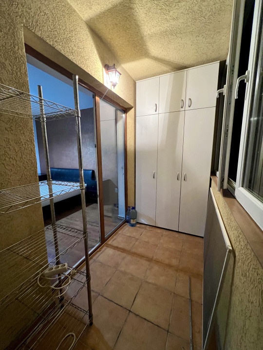 Apartament cochet de 3 camere, 61 mp, parcare, str Florilor