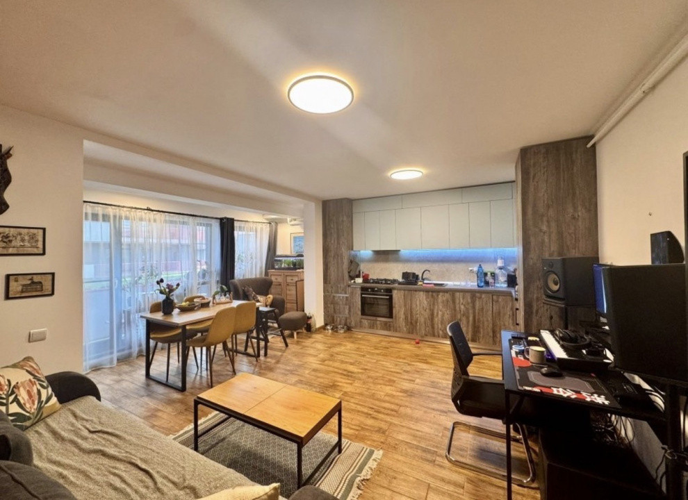 Apartament de 2 Camere, 50mp, parcare,  Zona VIVO