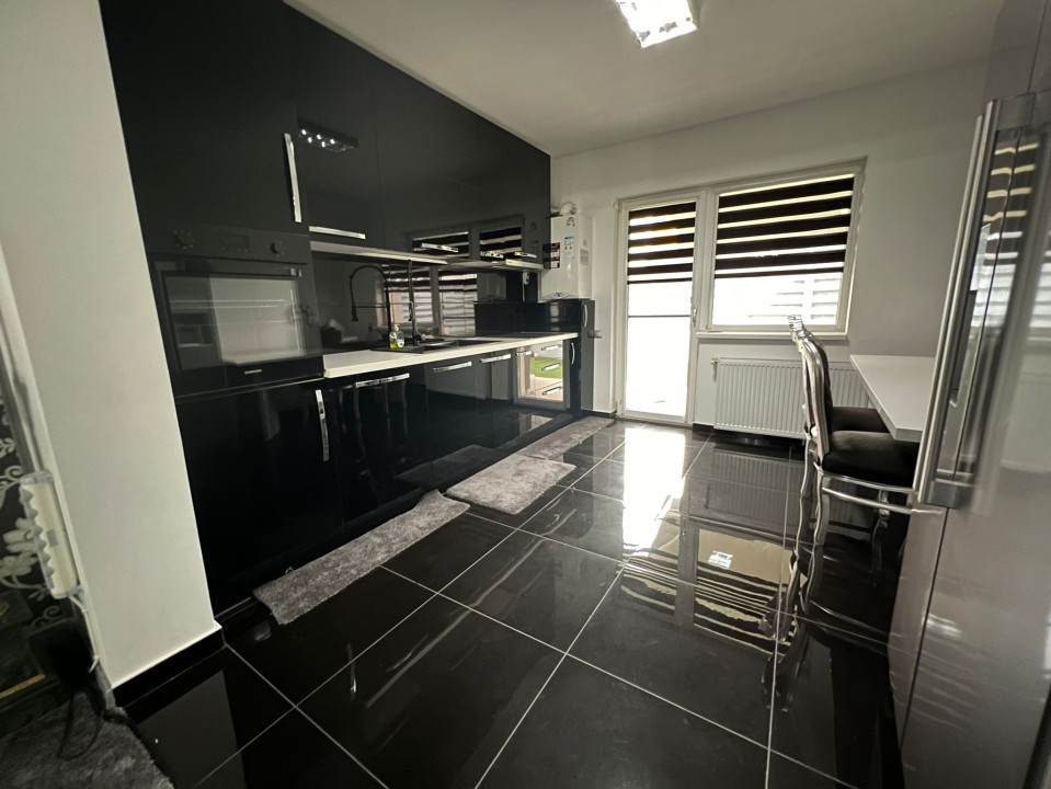 Triplex dispus pe 3 nivele, garaj subterna, zona Teilor