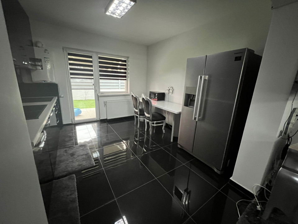 Triplex dispus pe 3 nivele, garaj subterna, zona Teilor