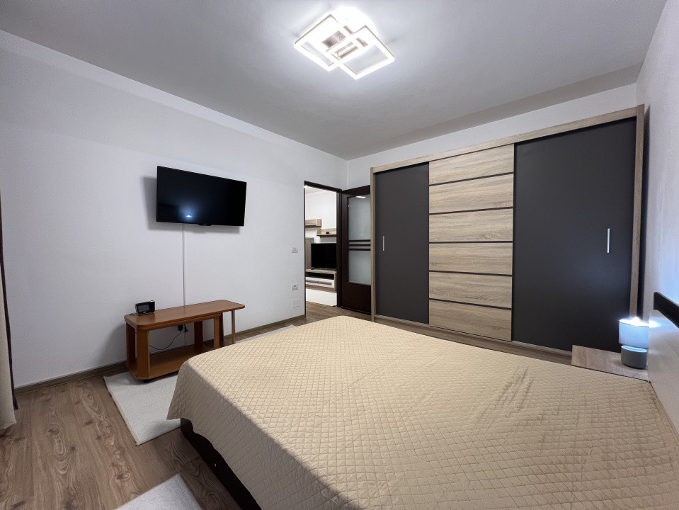 Apartament de 2 camere, totul NOU, parcare, str Stejarului