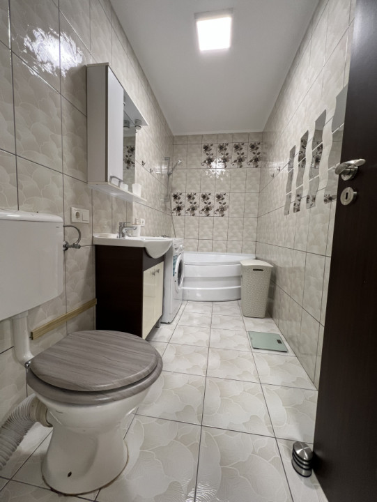 Apartament de 2 camere, totul NOU, parcare, str Stejarului