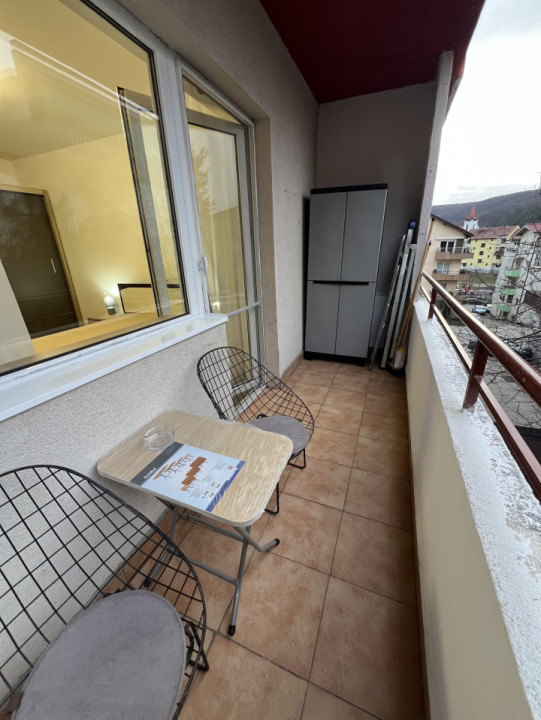 Apartament de 2 camere, totul NOU, parcare, str Stejarului