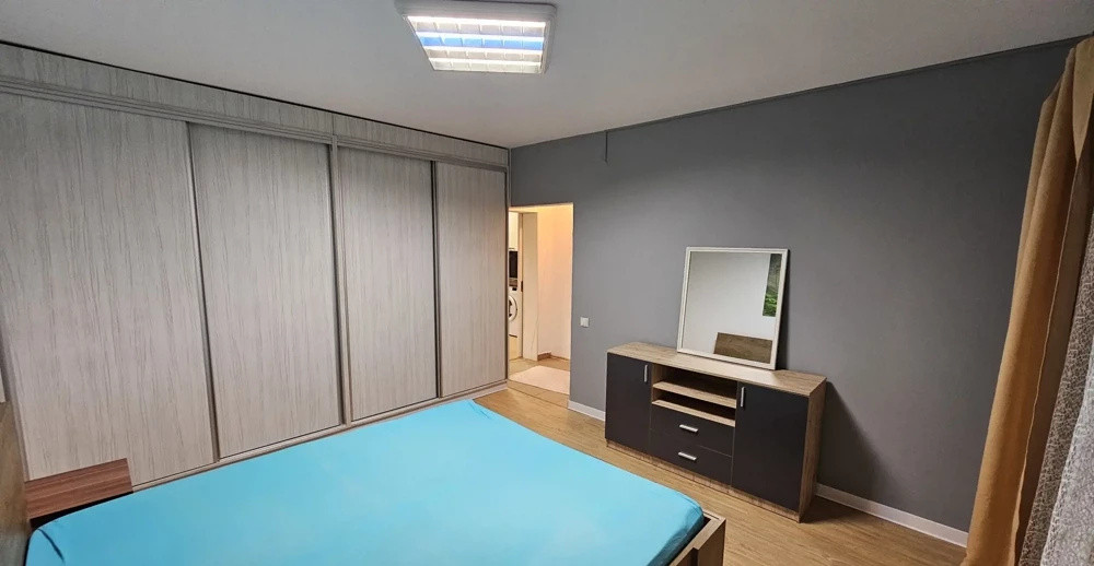 Apartament de 2 camere, gradina, 2 parcari, str Porii