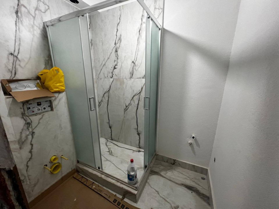 Apartament de 3 camere, 2 bai, garaj, Zona Subcetate