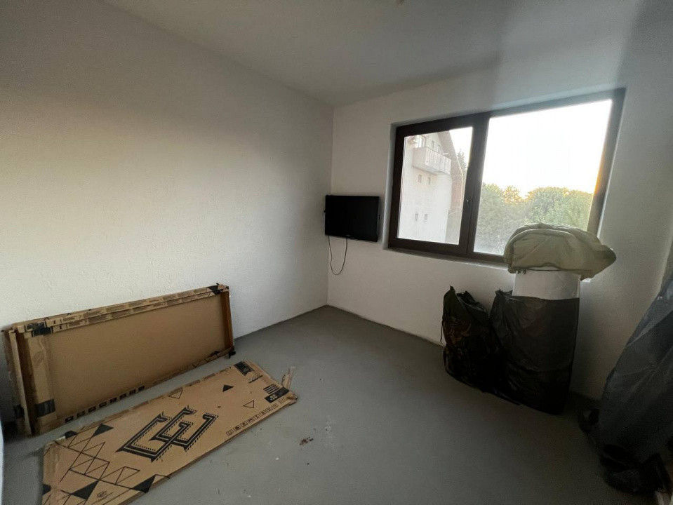 Apartament de 3 camere, 2 bai, garaj, Zona Subcetate