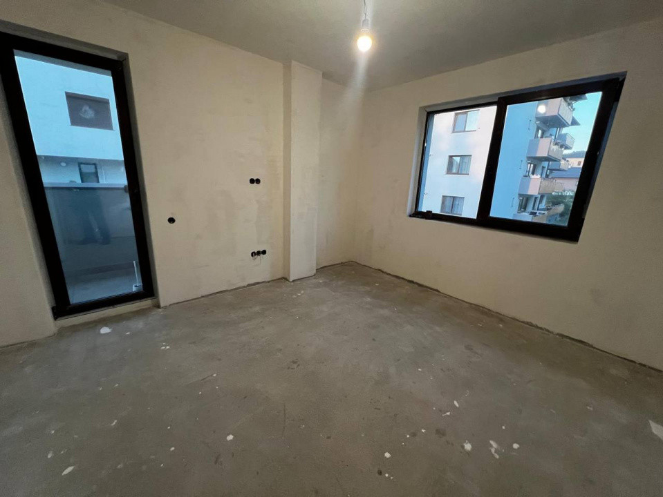 Apartament de 3 camere, 2 bai, garaj, Zona Subcetate