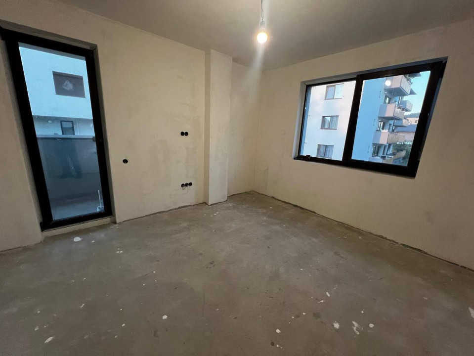 Apartament de 3 camere, 2 bai, garaj, Zona Subcetate