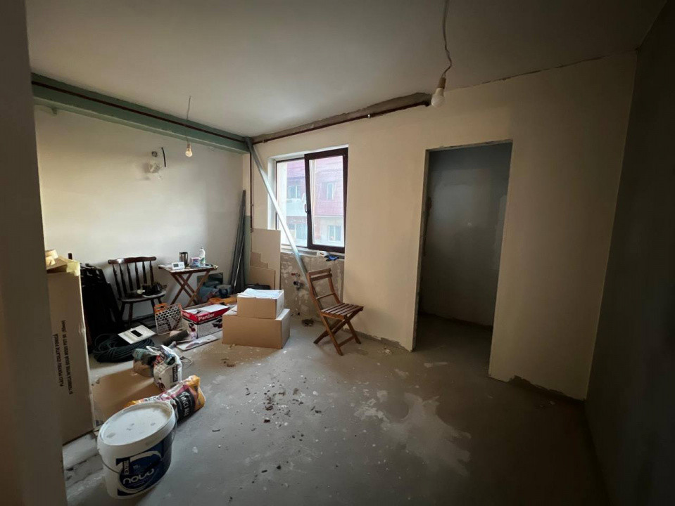 Apartament de 3 camere, 2 bai, garaj, Zona Subcetate