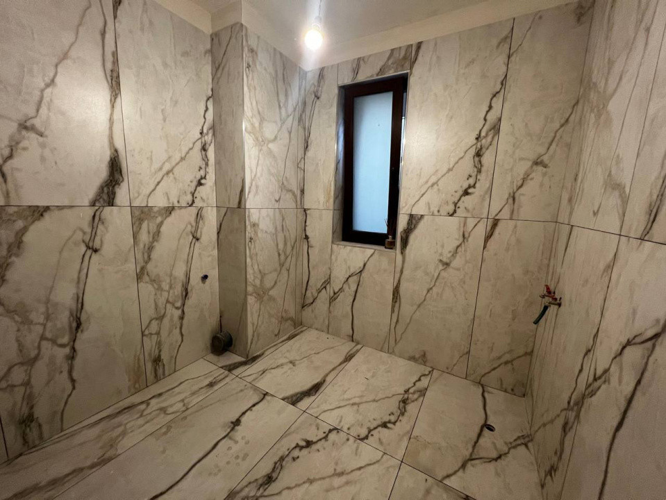 Apartament de 3 camere, 2 bai, garaj, Zona Subcetate