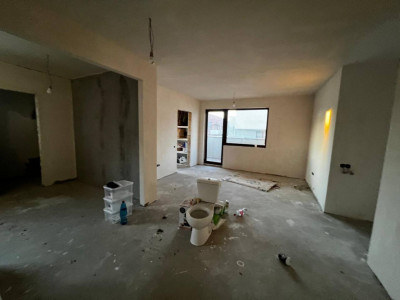 Apartament de 3 camere, 2 bai, garaj, Zona Subcetate