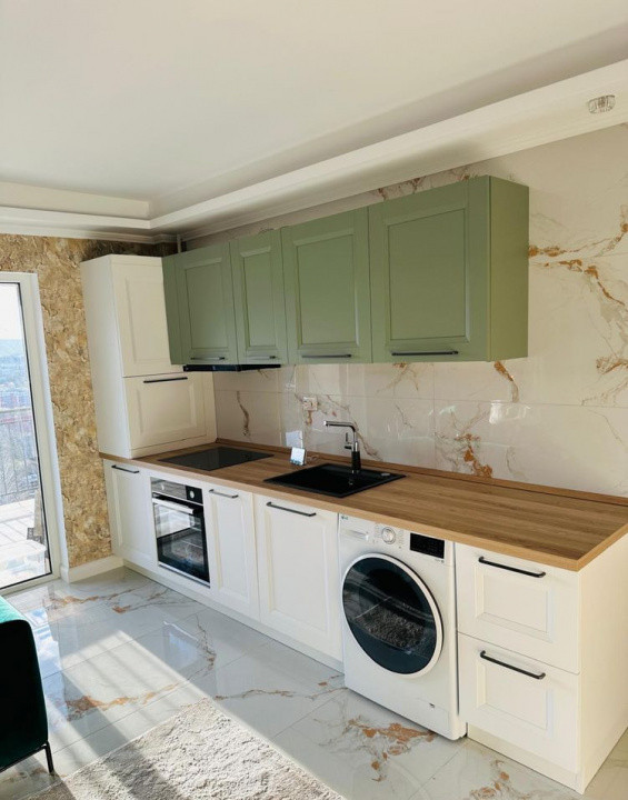 De Vanzare apartament 3 camere zona Vivo