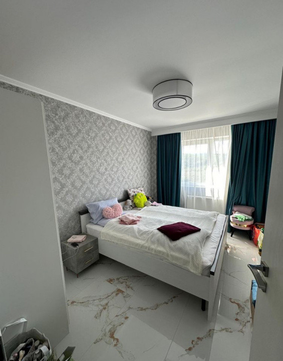 De Vanzare apartament 3 camere zona Vivo