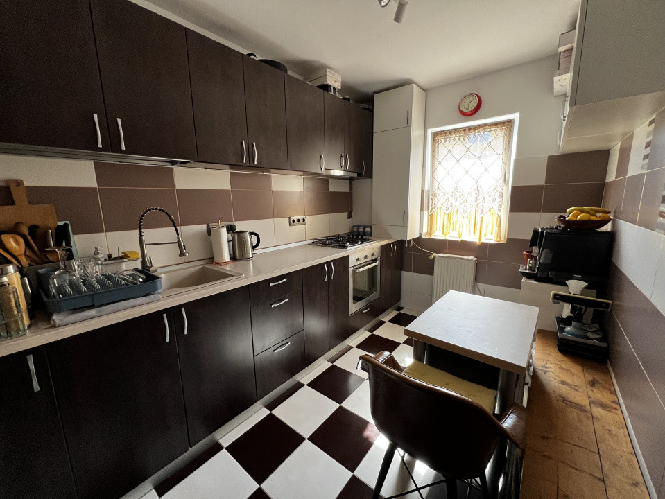 Apartament de 2 camere decomandate, 60 mp, parcare, zona Porii