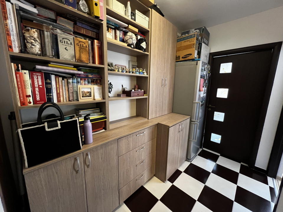 Apartament de 2 camere decomandate, 60 mp, parcare, zona Porii