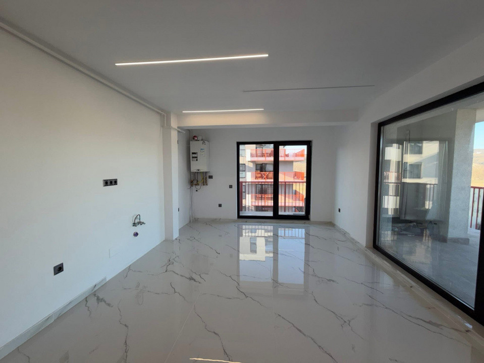 Apartament de 3 camere, 65 mp, 20 mp terasa, parcare, Zona Vivo