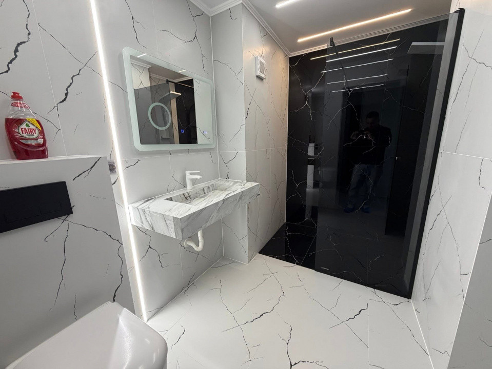 Apartament de 3 camere, 65 mp, 20 mp terasa, parcare, Zona Vivo