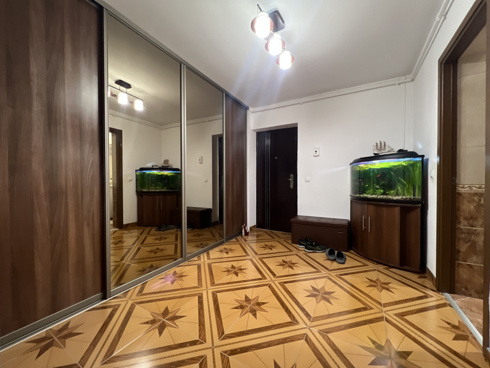 Apartament de 3 camere, 61 mp, parcare, zona Poco Loco-Sub Cetate