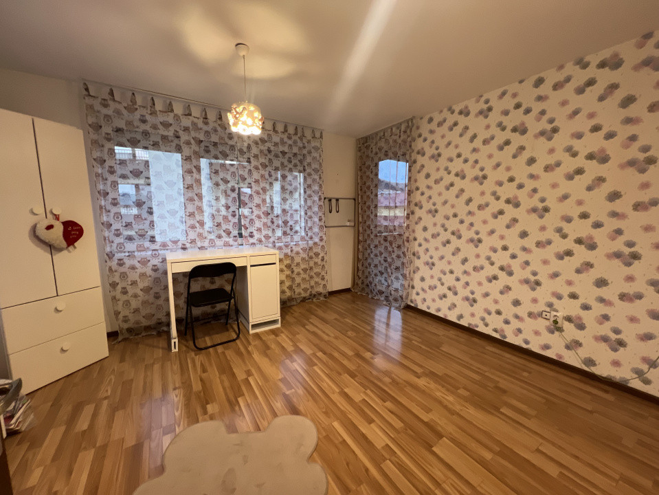 Apartament de 3 camere, 61 mp, parcare, zona Poco Loco-Sub Cetate