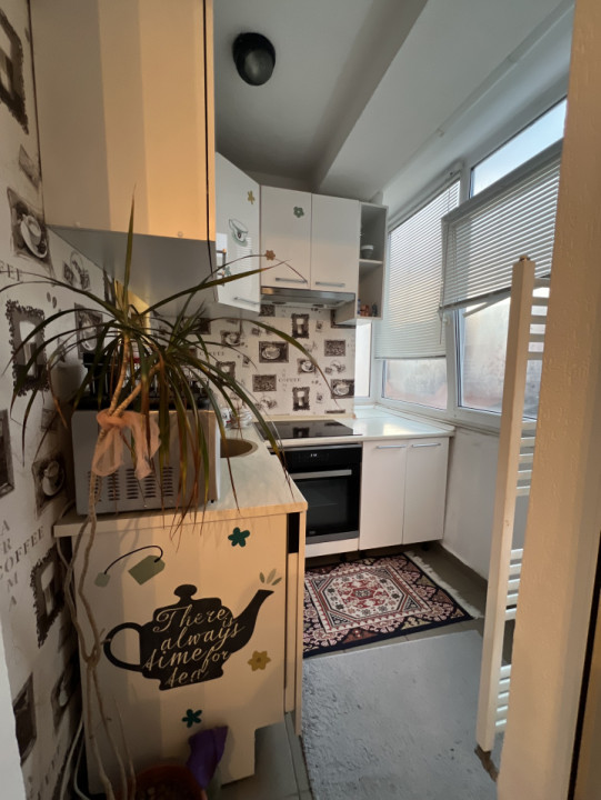 Apartament de 3 camere, 61 mp, parcare, zona Poco Loco-Sub Cetate