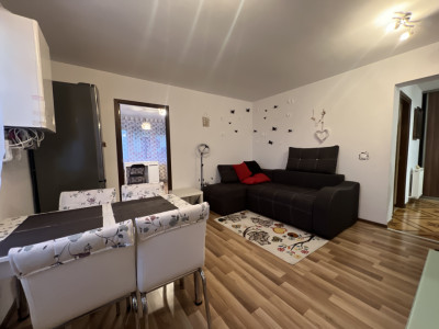 Apartament de 3 camere, 61 mp, parcare, zona Poco Loco-Sub Cetate