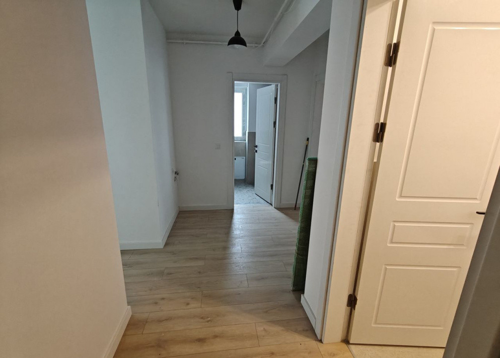 Apartament de 3 camere, 67 mp, 2 bai, parcare, zona Cetatii