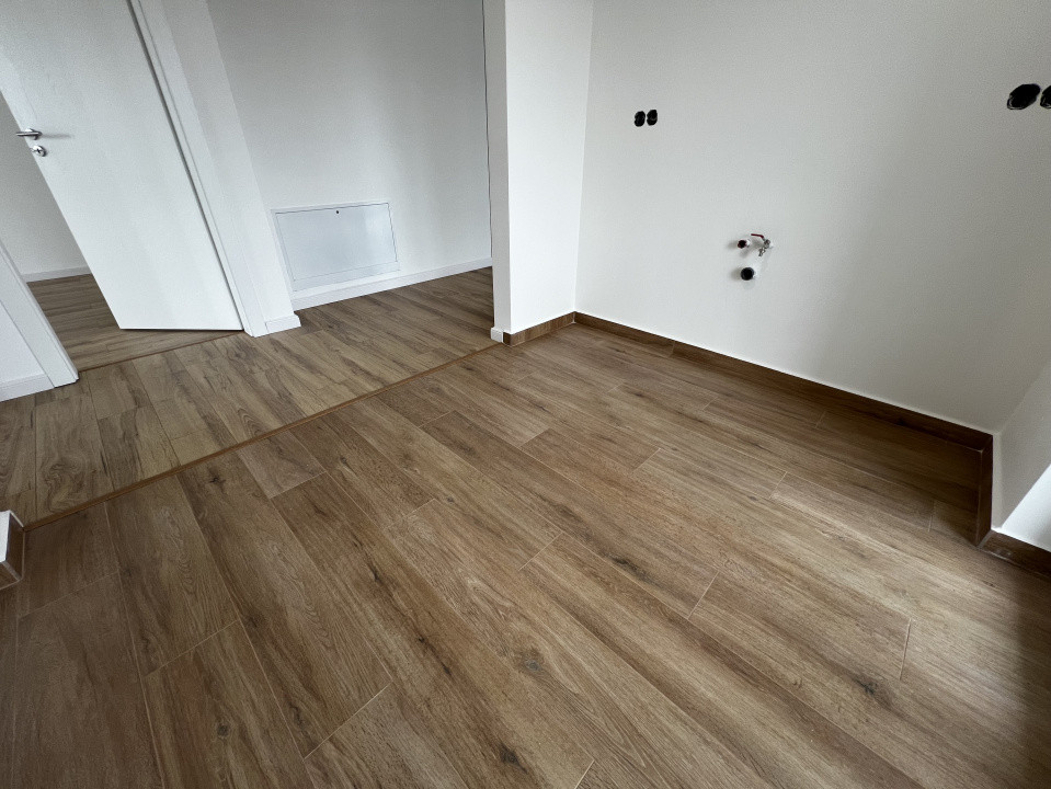 Apartament de 3 camere, 80 mp, 2 bai, parcare, zona Vivo