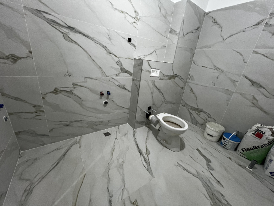 Apartament de 3 camere, 80 mp, 2 bai, parcare, zona Vivo