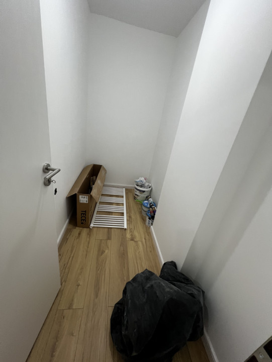 Apartament de 3 camere, 80 mp, 2 bai, parcare, zona Vivo