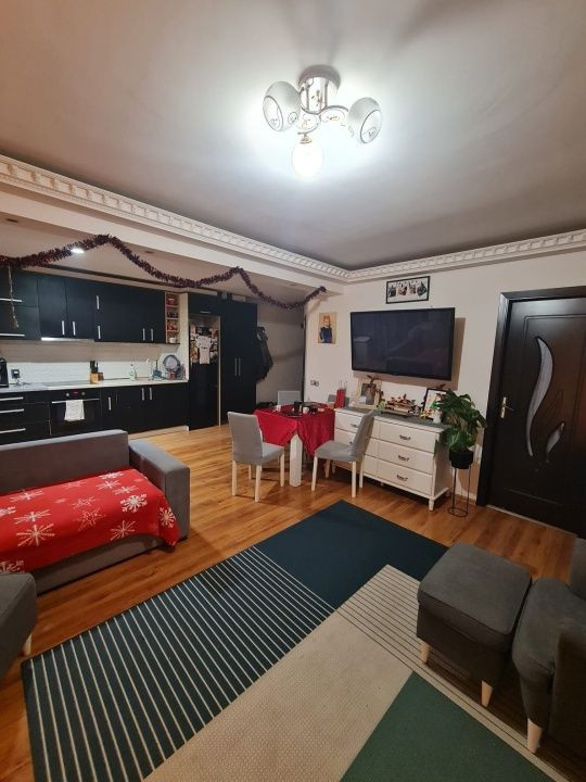 Apartament de 3 camere, 64 mp, parcare, str Sesul de sus