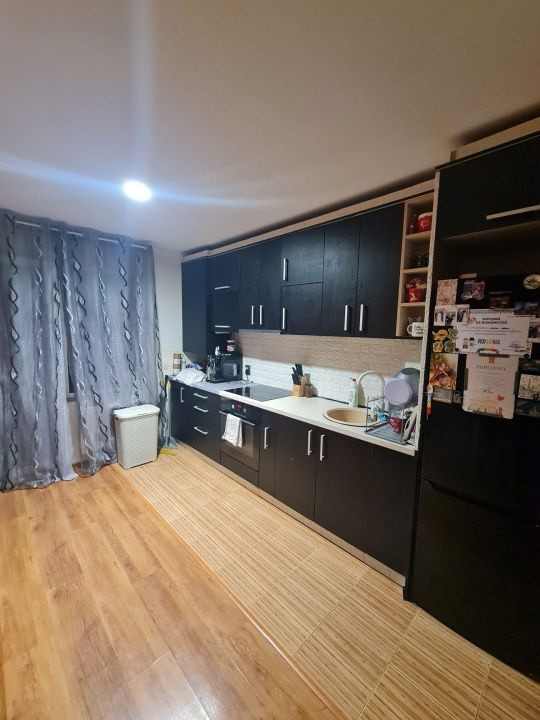 Apartament de 3 camere, 64 mp, parcare, str Sesul de sus