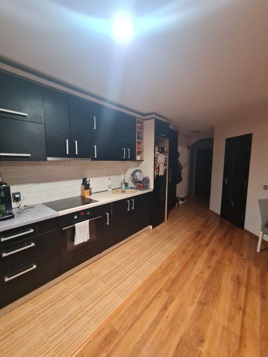 Apartament de 3 camere, 64 mp, parcare, str Sesul de sus
