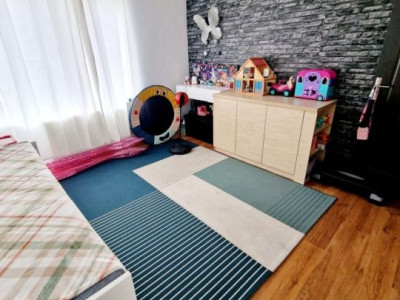 Apartament de 3 camere, 64 mp, parcare, str Sesul de sus