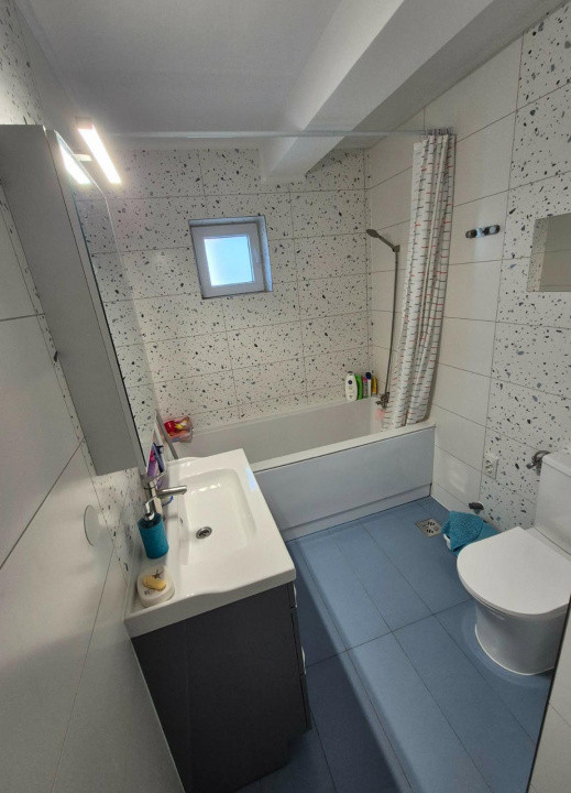 Penthouse de 3 camere, 2 bai, terasa cu view, 2 parcari, zona Metro