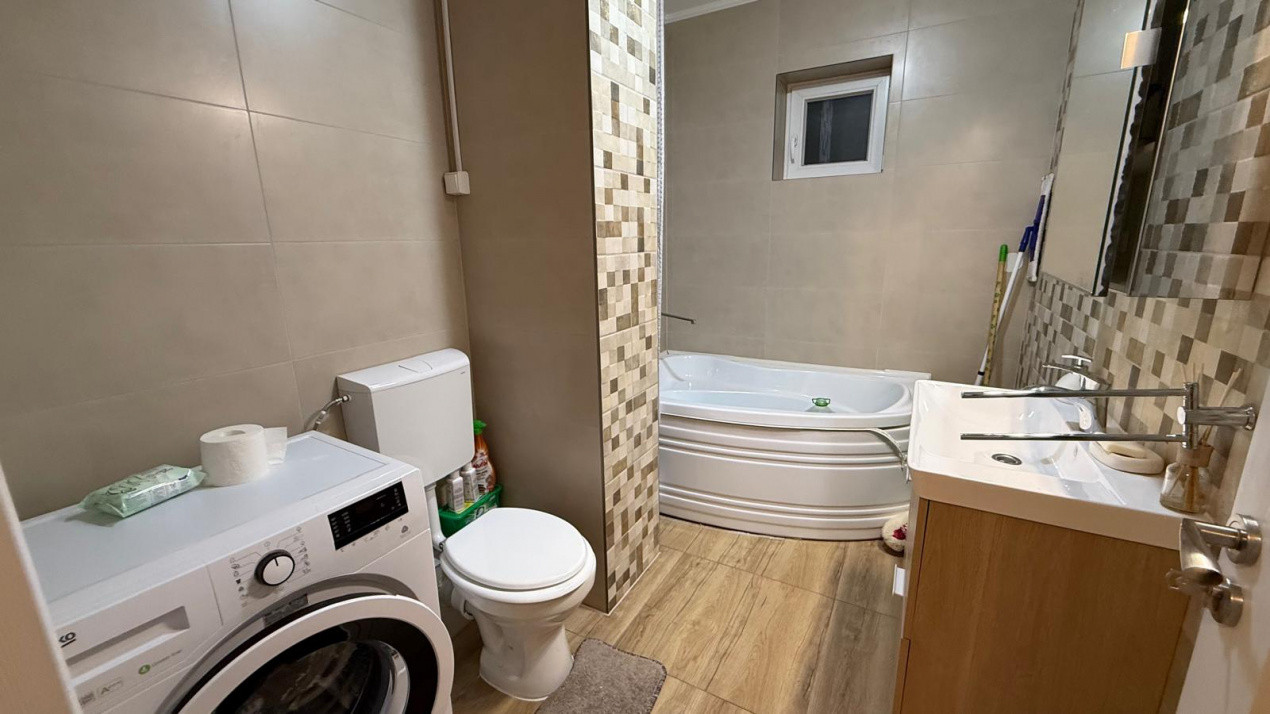 Penthouse de 3 camere, 2 bai, terasa cu view, 2 parcari, zona Metro