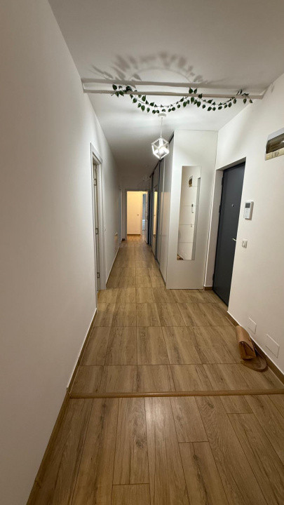 Penthouse de 3 camere, 2 bai, terasa cu view, 2 parcari, zona Metro