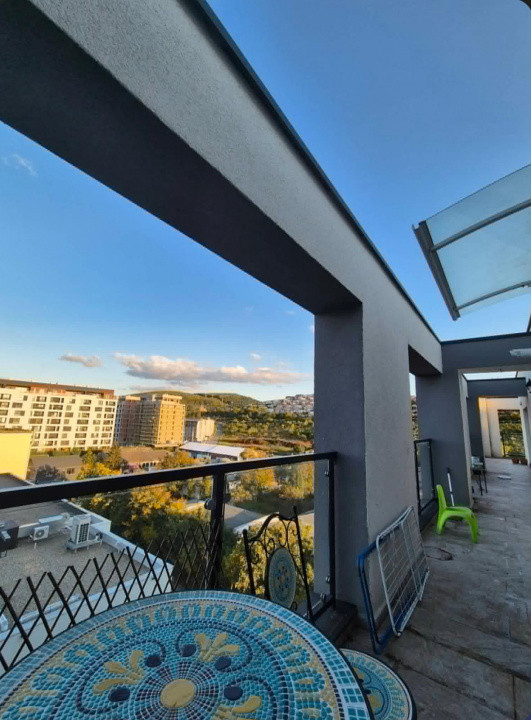 Penthouse de 3 camere, 2 bai, terasa cu view, 2 parcari, zona Metro
