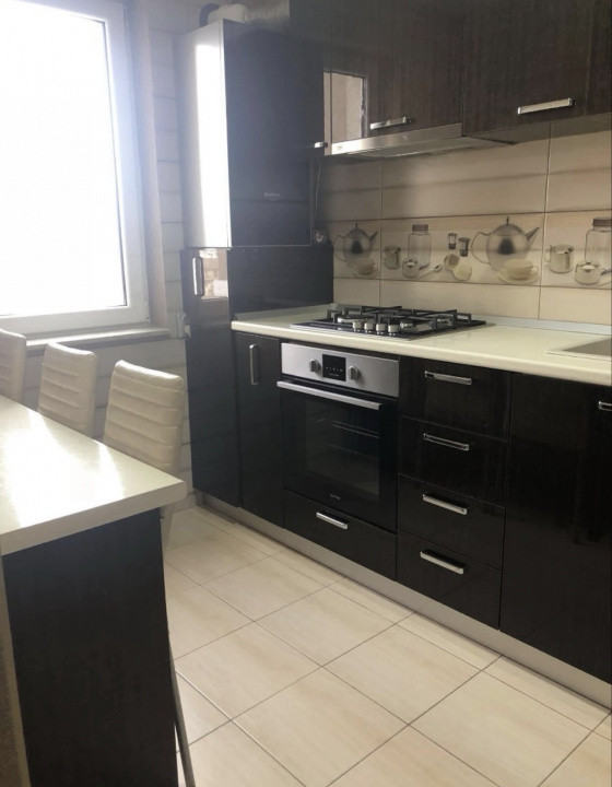 Apartament de 3 camere, 71 mp, 2 bai, garaj, zona Teilor