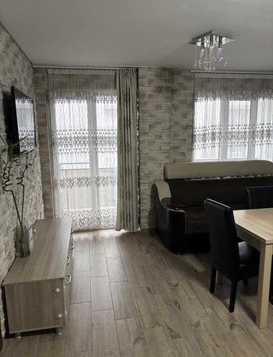 Apartament de 3 camere, 71 mp, 2 bai, garaj, zona Teilor